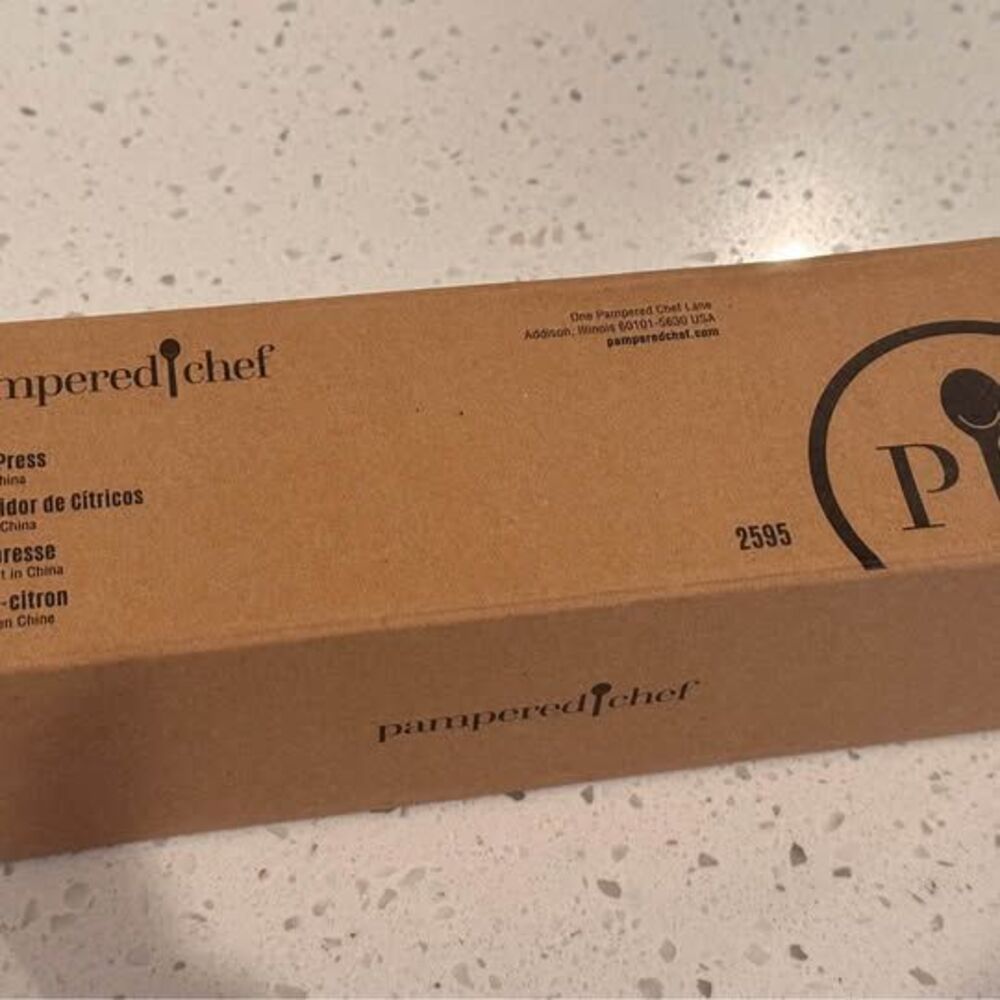 NEW-Pampered Chef Citrus Press